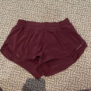 Lululemon hotty hot shorts 2.5”